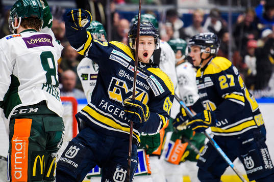 s Christoffer Törngren jublar