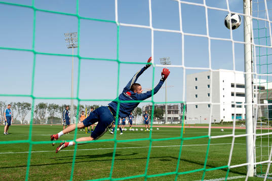 Sweden's goalkeeper Oscar Linnér