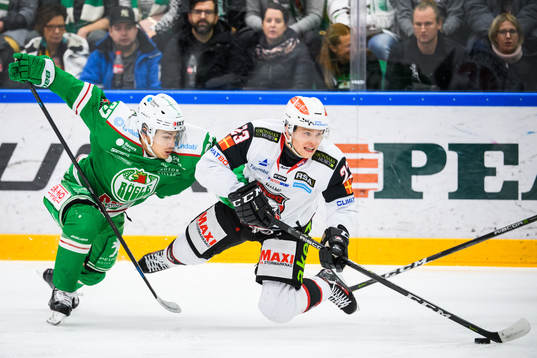Rögles Leon Bristedt  och Malmö Redhawks Christoffer