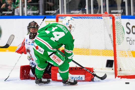 Rögles Trevor Mingoia missar ett läge mot Malmö Redhawks