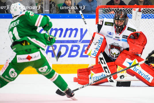 Rögles Nils Höglander gör 3-2 bakom Malmö Redhawks