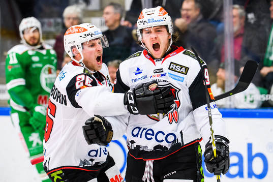 Malmö Redhawks Carl Persson och Axel Wemmenborn jublar