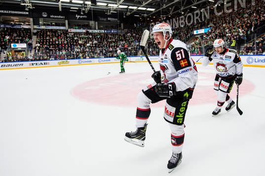 Malmö Redhawks Emil Sylvegård jublar