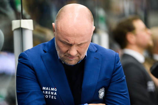 Malmö Redhawks tränare Peter Andersson deppar