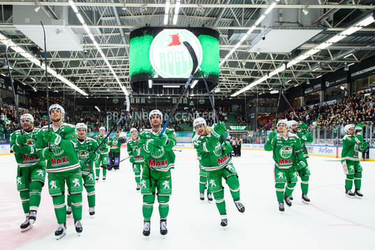 Rögles spelare jublar