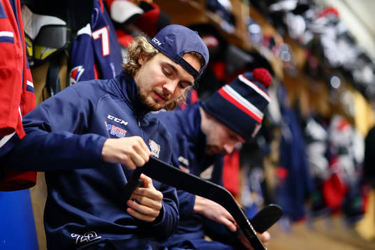 Linköpings Adam Brodecki före ishockeymatchen i SHL
