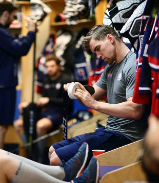 Linköpings Eddie Larsson före ishockeymatchen i SHL