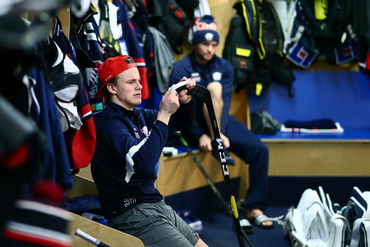 Linköpings Olle Lycksell före ishockeymatchen i SHL