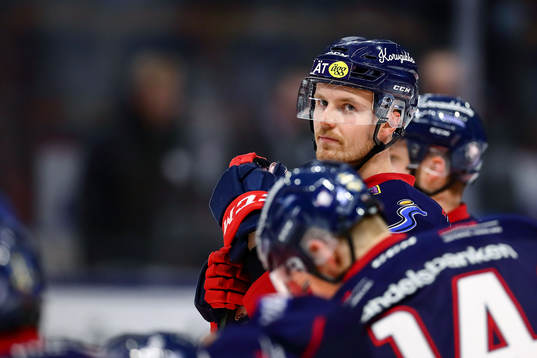 Linköpings Nick Sörensen före ishockeymatchen i SHL