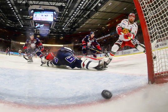 Mål 1-2 av Moras Andrew Rowe