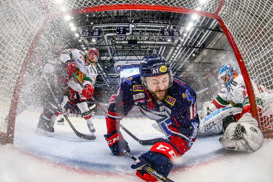 Mål 2-4 av James Wright