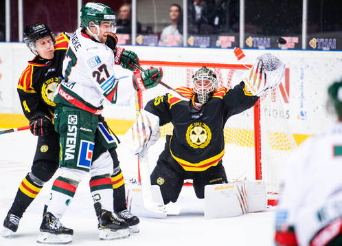 Frölunda Ponthus Westerholm oroar framför Brynäs Niclas