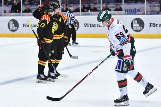 Brynäs Ryan Gunderson och Simon Bertilsson jublar