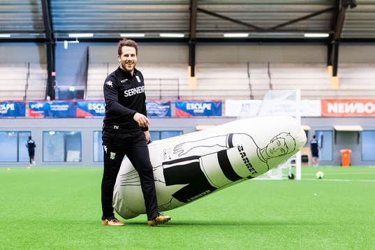Hjälptränaren Tobias Hysén