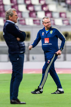 Head coach Erik Hamrén of Iceland  and head coach Janne