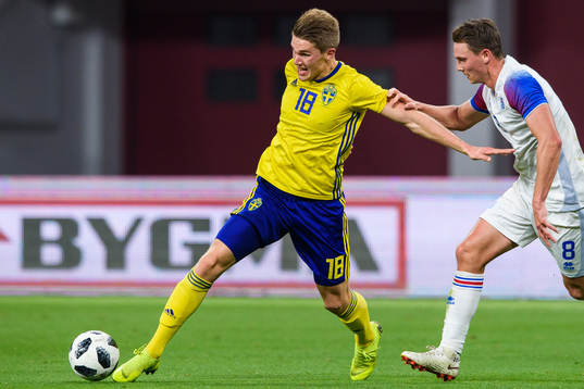 Viktor Gyökeres of Sweden and Eggert Jonsson of Iceland