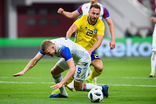 Hjörtur Hermannsson of Iceland  and Muamer Tankovic of