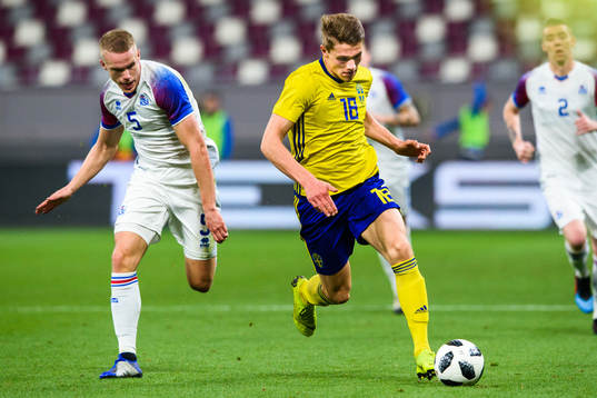 Hjörtur Hermannsson of Iceland and Viktor Gyökeres of