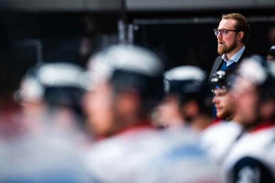 s assisterande tränare Jeff Jakobs