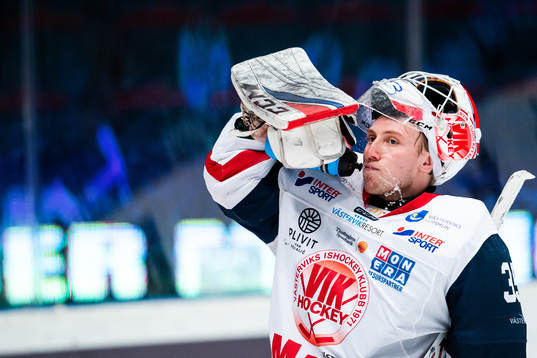 Västerviks målvakt Emil Kruse  deppar