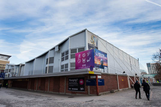 Exteriör av Hovet innan ishockeymatchen i SHL mellan