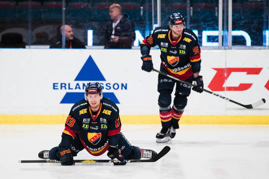 Djurgårdens Petteri Wirtanen och Alexander Urbom värmer