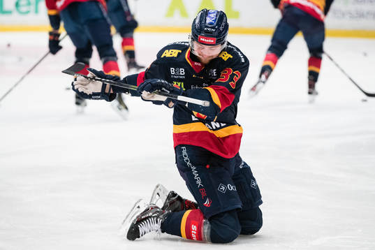 Djurgårdens Linus Hultström värmer upp