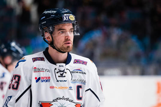Linköpings Eddie Larsson värmer upp