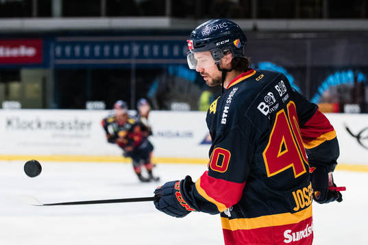 Djurgårdens Jacob Josefson värmer upp