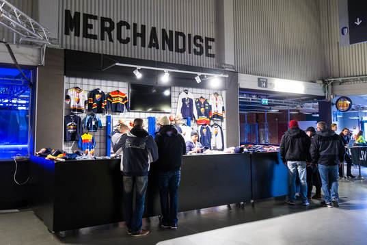 Djurgårdens supportershop innan ishockeymatchen i SHL