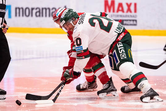 Moras Andrew Rowe och Frölundas Joel Lundqvist