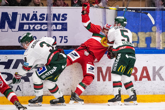 Frölundas Jakob Moverare   och Moras Nils Carnbäck och