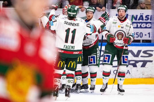 Frölundas spelarna jublar