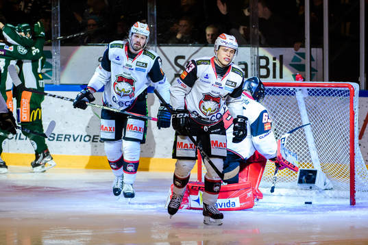 Malmö Redhawks Stefan Warg och Christoffer Forsberg deppar