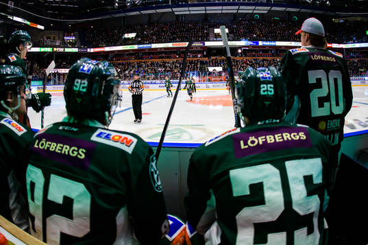 Färjestads Jesper Olofsson och Martin Johansson på bänken