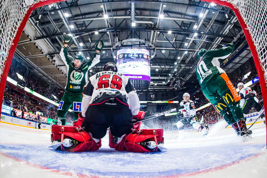Färjestads Axel Ottosson och Marcus Nilsson jublar