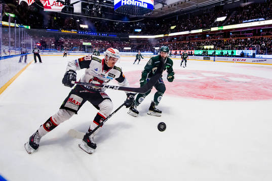Malmö Redhawks Henrik Hetta och Färjestads Jesse Virtanen