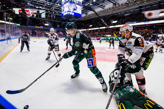 Färjestads Johan Ivarsson och Malmö Redhawks Max Görtz