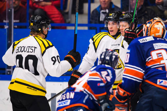 Brynäs Tomi Sallinen och Nicklas Danielsson jublar