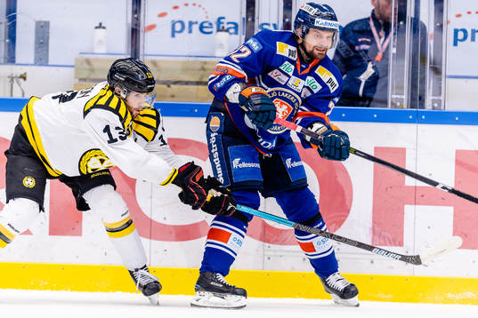 Brynäs Ryan Gunderson och Växjös Janne Pesonen