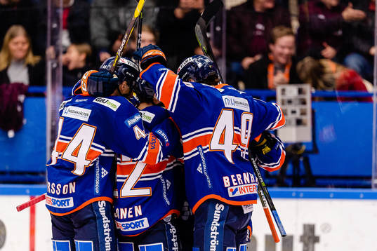 Växjös spelare jublar