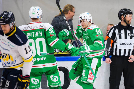 Rögles Trevor Mingoia  jublar med Ted Brithén