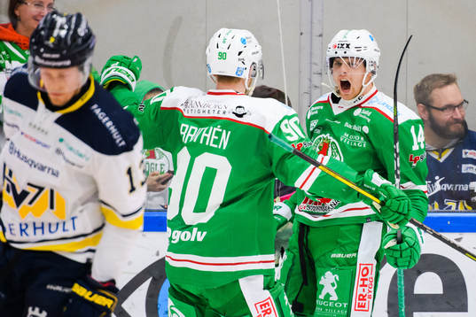 Rögles Ted Brithén jublar med Trevor Mingoia