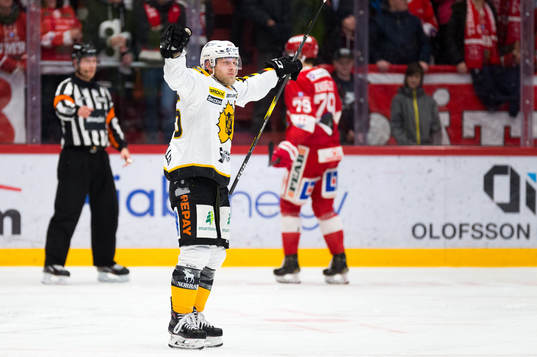 Skellefteås Oscar Möller jublar