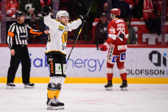 Skellefteås Oscar Möller jublar