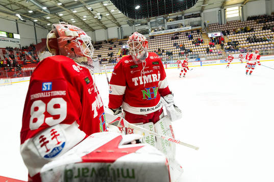 Timrås målvakter Niklas Svedberg och Victor Brattström