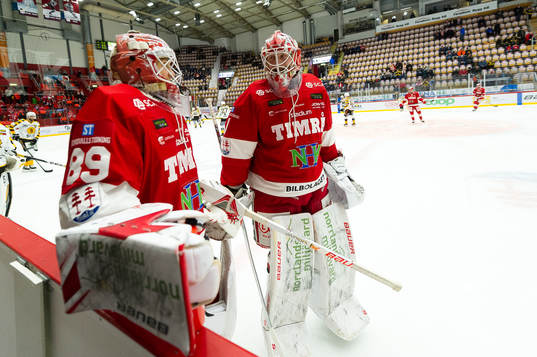 Timrås målvakter Niklas Svedberg och Victor Brattström