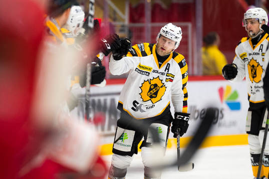 Skellefteås Oscar Möller jublar