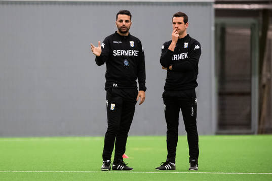 Tränare Poya Asbaghi och assisterande tränare Ferran