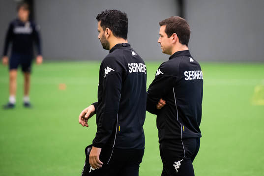 Tränare Poya Asbaghi och assisterande tränare Ferran